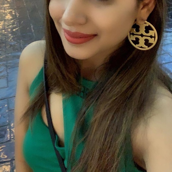 TORY BURCH MILLER LARGE HOOP EARRING - Picture 4 of 8